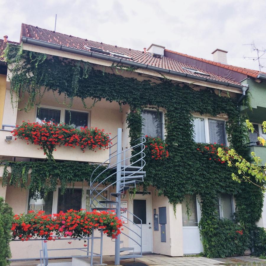 Pension Crhan Mikulov Exterior foto